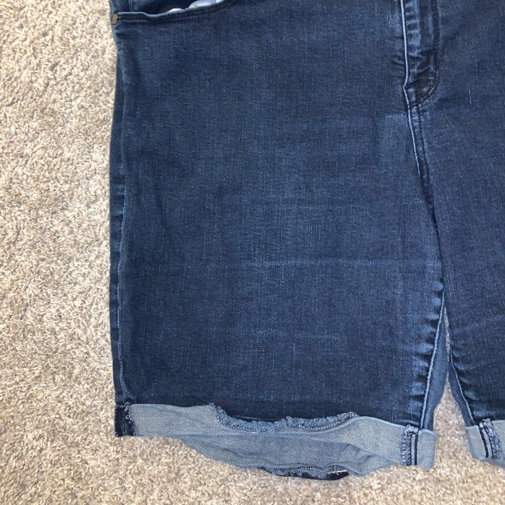 Ava & Viv Dark Blue Bermuda Jean shorts size 22W - Picture 5 of 10
